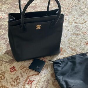 🔥Flash Sale Chanel Executive Leather Tote